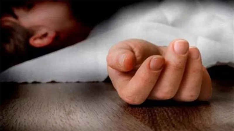 دماء في عش الزوجية.. أوهم زوجته بقضاء سهرة وذبحها بسبب رسائل على هاتفها