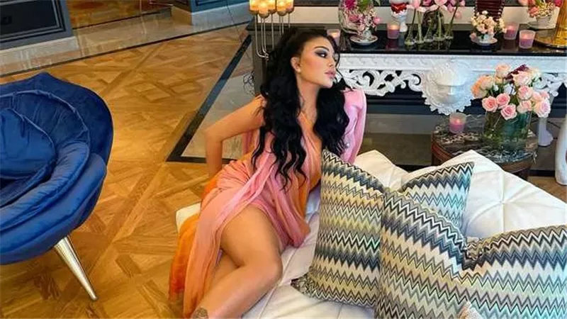 ويجز وهيفاء وعمرو دياب الأبرز..إطلالات غريبة وجريئة ظهر بها نجوم الغناء | شاهد