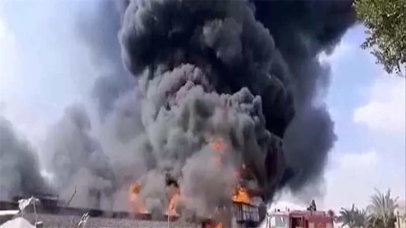 انفجارات وسحابة سوداء ونيران لا تهدأ.. لقطات صادمة من جحيم مصنع كرداسة | شاهد