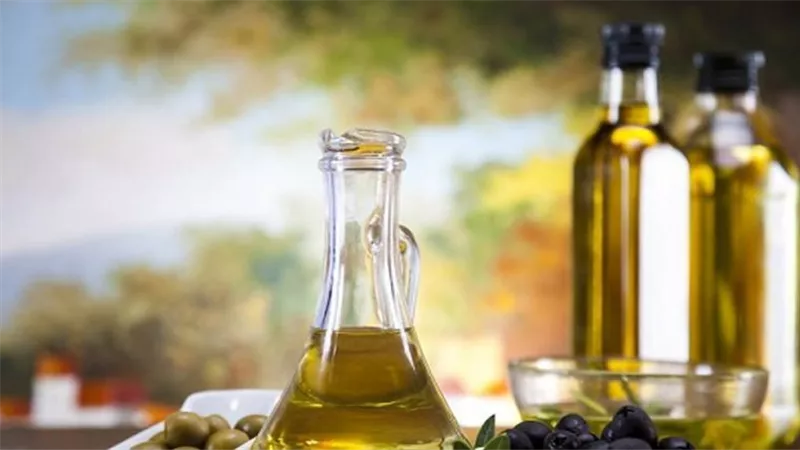 يسبب فشل كلوي وأمراض الكبد..تحذير عاجل من استخدام هذا النوع من زيوت الطعام
