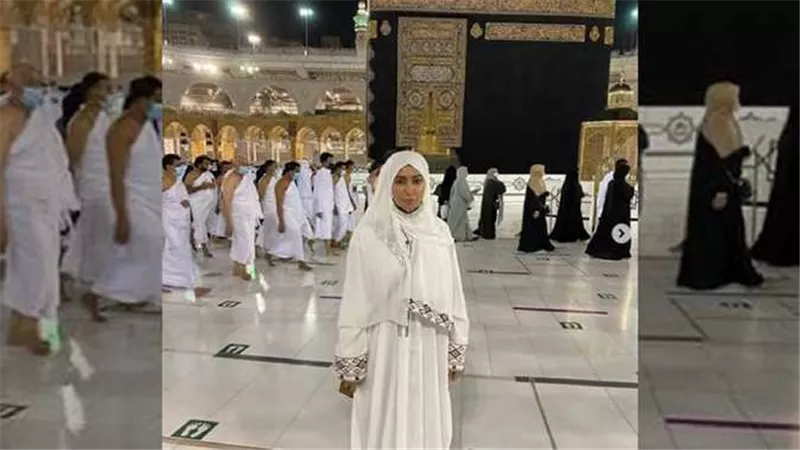 قبل ما تقولوا يا طاهرة يا شريفة.. ميرهان حسين توجه رسالة من الحرم المكي | فيديو