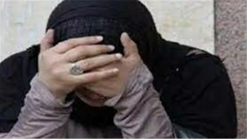 جبروت زوج.. حبس زوجته 4 سنوات ومارس الرذيلة مع ساقطات أمام عيونها