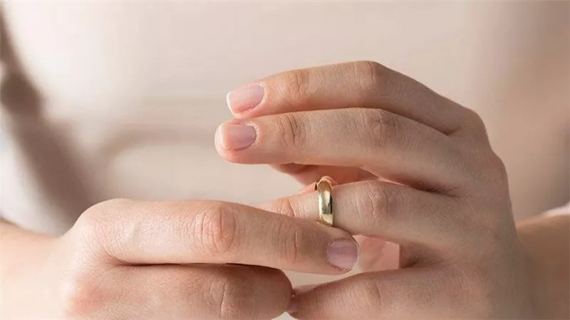أنا رجل صعيدي..داليا ترفع دعوى خلع والزوج يطالب بنشوزها