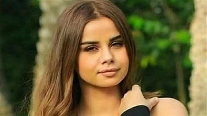آسفة على شكلي.. أول ظهور لـ منة عرفة بعد انفصالها عن محمود المهدي | فيديو
