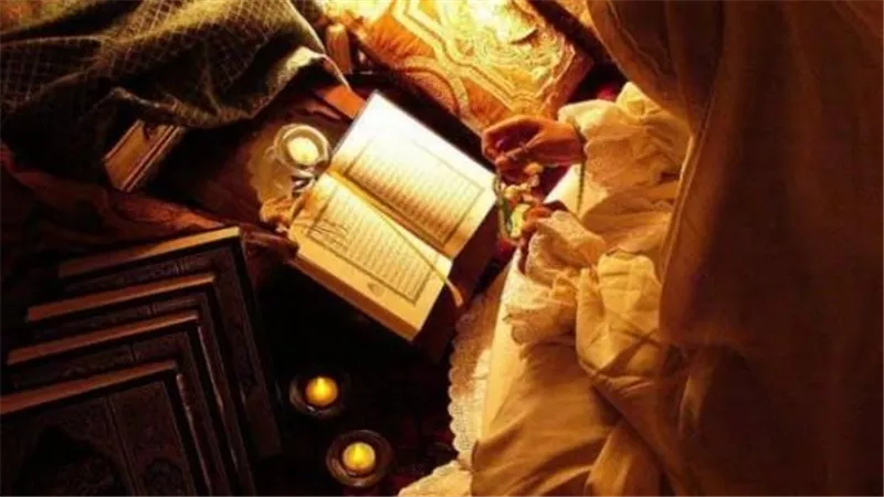 مبروك عطية يحسم الجدل..هل يجب على المرأة تغطية شعرها أثناء قراءة القرآن؟ | فيديو 
