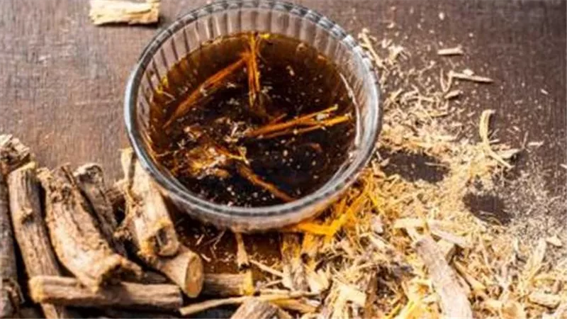 أضرار الإفراط فيه قاتلة.. تعرف على فوائد شرب العرقسوس خلال شهر رمضان