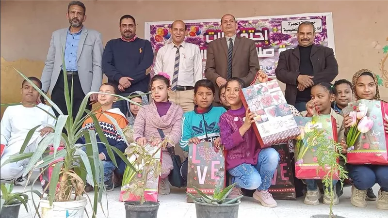 بحضور قيادات الإدارة التعليمية..مدرسة صلاح عبلي بالصف جنوب الجيزة تحتفل بيوم اليتيم