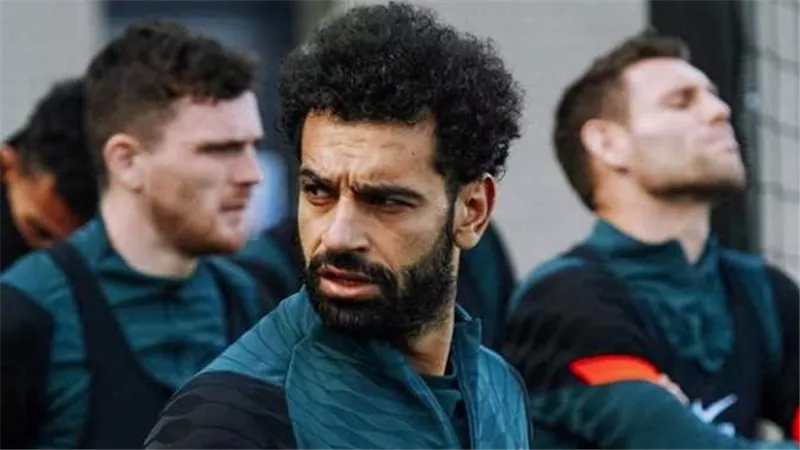 عقد مدى الحياة.. تقرير إنجليزي يفجر مفاجأة عن تجديد عقد محمد صلاح مع ليفربول