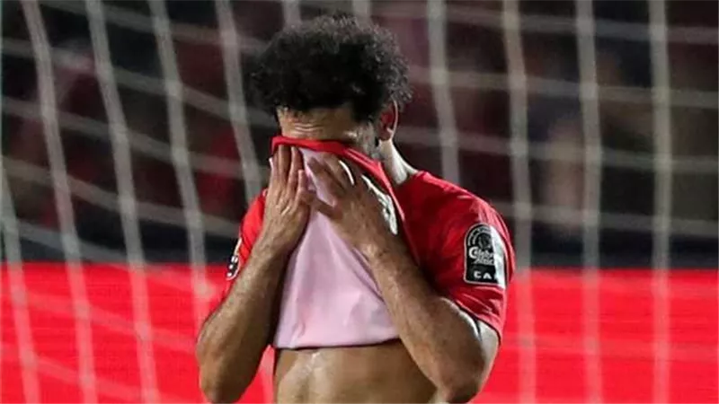 كاد يتم الفتك به..كيروش يفجر مفاجأة بسبب محمد صلاح 