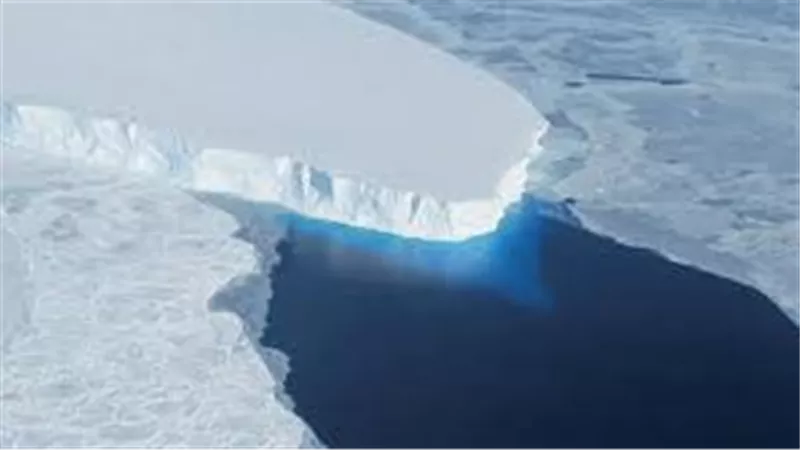 انهيار جرف جليدي بحجم روما..علماء يحذرون من خطر يداهم الكوكب