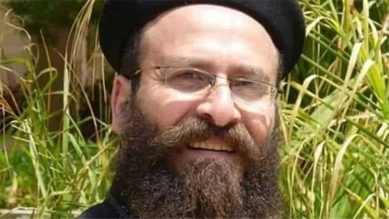 المتهم متشرد على الكورنيش.. تفاصيل أقوال شهود العيان وتحقيقات النيابة في حادث مقتل كاهن الإسكندرية