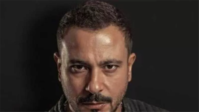 مكنش مهم.. تعليق ناري من محمد نجاتي على مشهد لـ منى زكي في أصحاب ولا أعز