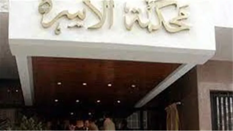 فضحته الابتسامة بعد المكالمات.. زوجة الابن تكشف مراهقة الزوج وحماتها تطلب الخلع