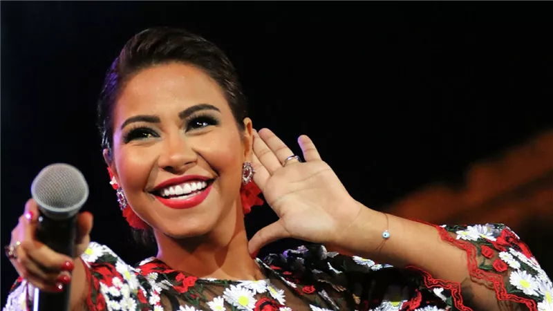 هو انتي حامل؟..شيرين عبد الوهاب تكشف سبب انتفاخ بطنها
