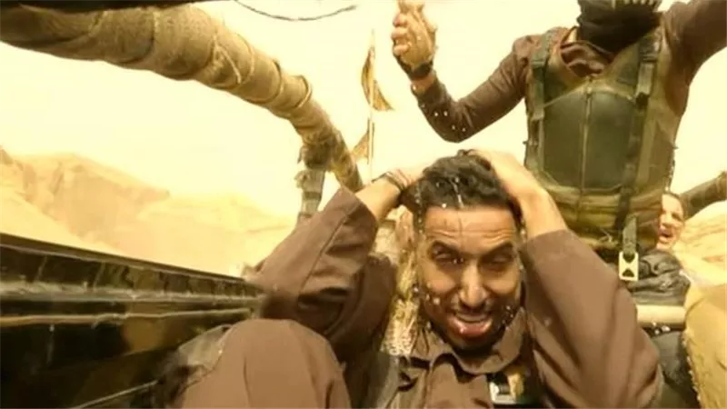 تورنيدو الكرة السعودية..حالة من الرعب تنتاب ياسر الدوسري خلال تنفيذ مطاردات رامز موفي ستار| فيديو
