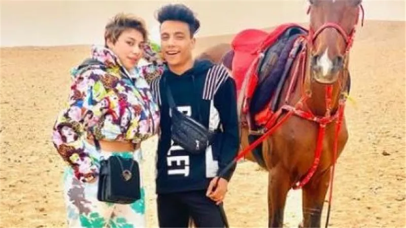 ضحك ورقص..منة عبدالعزيز تظهر مع أحد المتهمين في قضية الاعتداء عليها | فيديو