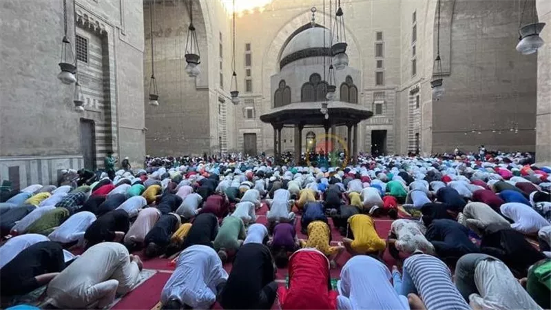 عيد الفطر.. معهد البحوث الفلكية يكشف موعد وتوقيت الصلاة 