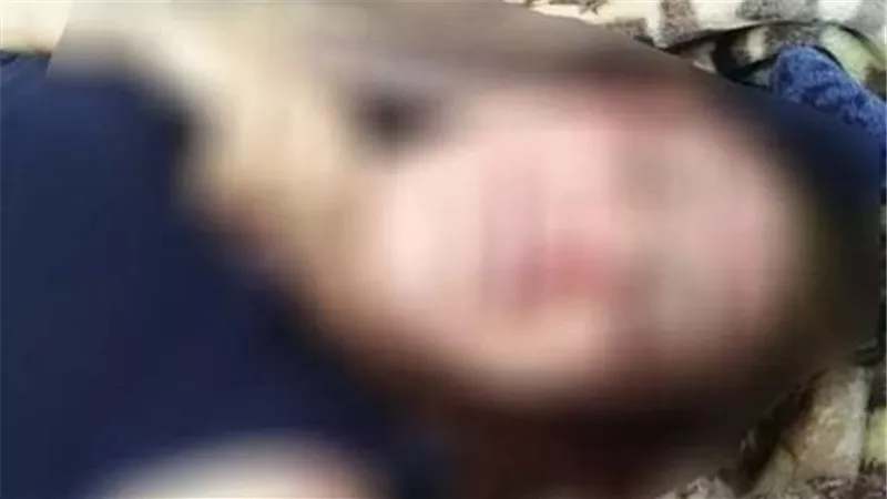 مراتي بتكلم رجالة.. أحمد شك في سلوك زوجته فمزقها بـ 17 طعنة أمام أطفالها