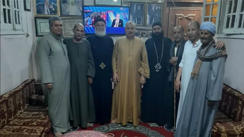 بحضور أساقفة كنيسة الشرفا..عكاشة يقيم أمسية رمضانية ويتبادلان التهنئة مع الأشقاء الأقباط بمناسبة الأعياد
