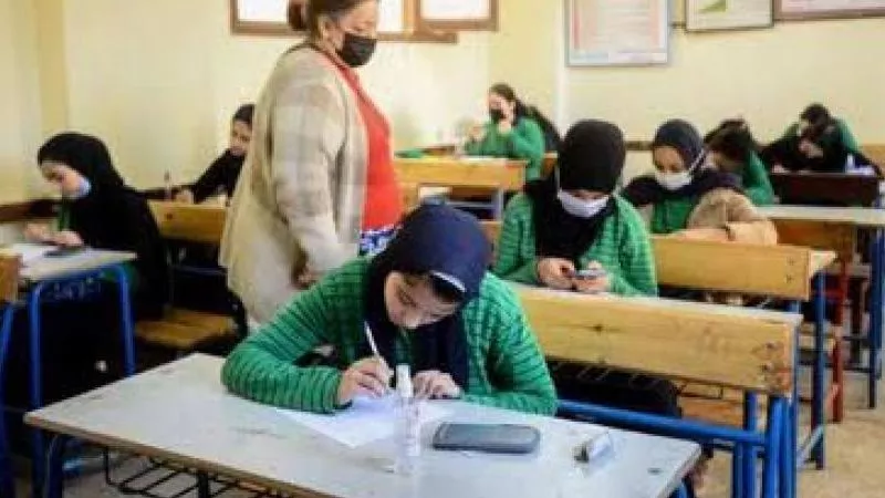 بيان عاجل من الحكومة بشأن أنباء إلغاء الصف السادس الابتدائي