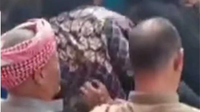 هذا ما فعله الأهالي.. حقيقة القبض علي 6 سيدات خططوا لخطف الأطفال في المنيا خلال شهر رمضان | شاهد