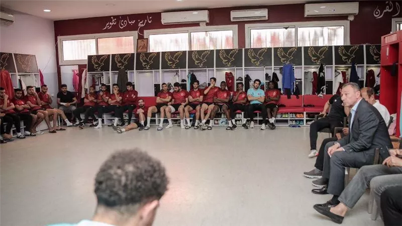 رسائل غاضبة..كواليس اجتماع محمود الخطيب مع لجنة التخطيط وفريق الكرة