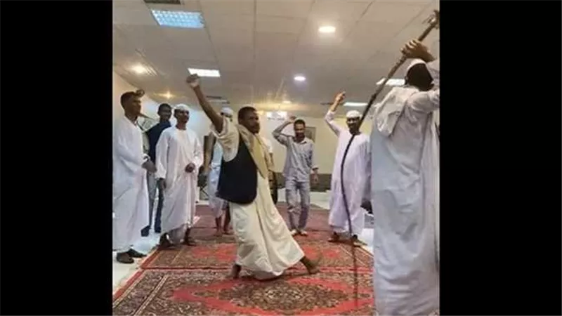 بالكرباج.. عريس يجلد المعازيم في ليلة زفافه | فيديو