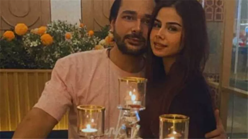 بسبب الإساءة للفنانات..قرار عاجل ضد محمود المهدي زوج منة عرفة
