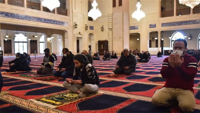 بعد عودة الحياة لطبيعتها.. وزير الأوقاف يكشف موعد فتح وغلق المساجد أمام المصلين