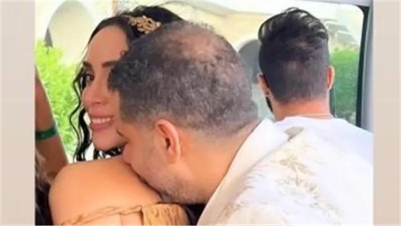 وهي بترقص..بسنت شوقي تتعرض لموقف محرج أثناء زفافها على محمد فراج