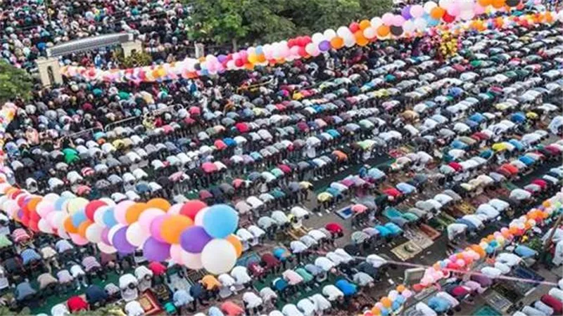 رسميا..البحوث الفلكية تعلن موعد عيد الفطر المبارك 