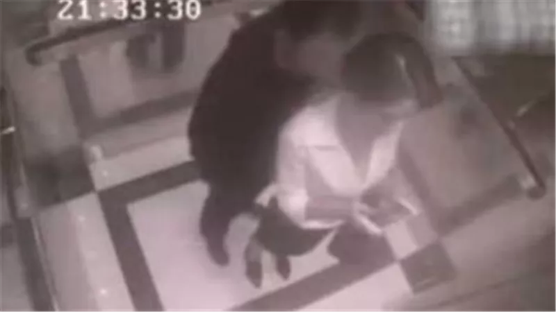 اتهمت الشاب للهروب من الفضيحة.. مفاجأة مثيرة في واقعة التحرش بفتاة داخل أسانسير ببولاق