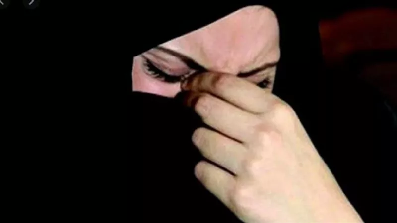داعية يجيب..سيدة تشكو: يتردد في أذني كلام خادش فماذا افعل؟ | فيديو