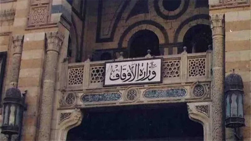 بيان مهم من الأوقاف بشأن منع الاعتكاف وصلاة التهجد بالمساجد 
