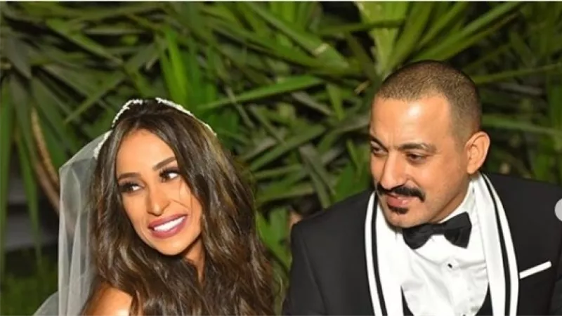 تفاعل واسع مع تعليق زوجته..دياب يحتفل بعيد زواجه باكيًا عبر «انستجرام» | شاهد