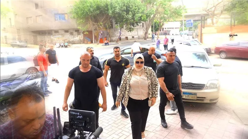 دفعت مبلغ كبير ومعايا تصريح.. مدرسة الأحياء تكشف سر الاستعانة بـ20 بودي جارد