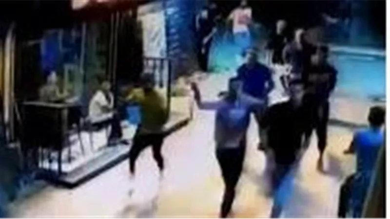 قطعوا جسم ابني قدام الناس.. أب يروي تفاصيل اقتحام مسكن نجله وسحله بدار السلام | شاهد