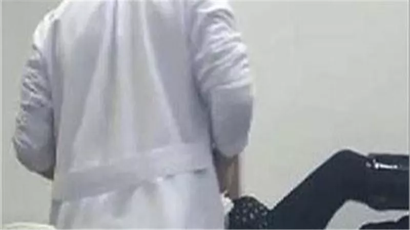 تحسس أماكن عفتها.. حكاية ممرض تقمص شخصية طبيب للتحرش بمريضة في العجوزة