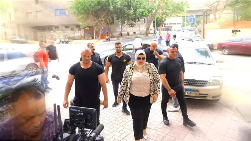 التحريات تفجر مفاجأة.. تفاصيل القبض على مُدرسة الأحياء وزوجها و4 بودي جاردات