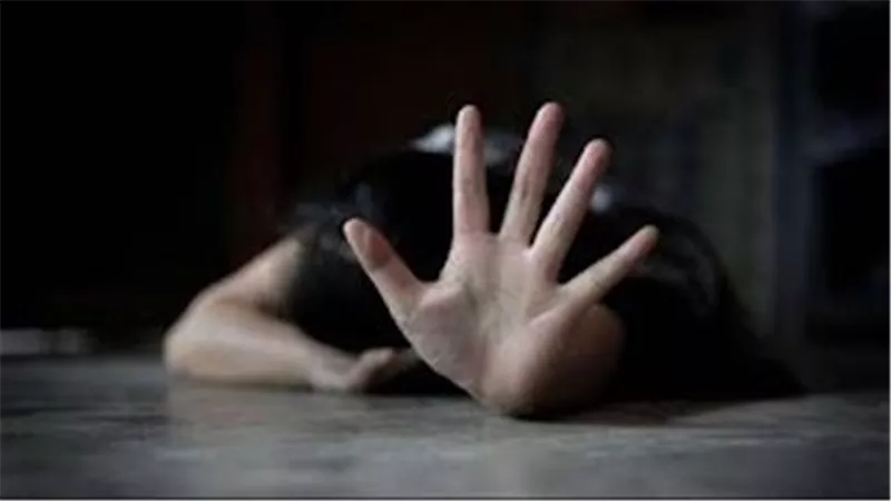 حملت منه سفاحا.. تفاصيل القبض على عاطل تعدى على ابنة زوجته لمدة 5 سنوات 