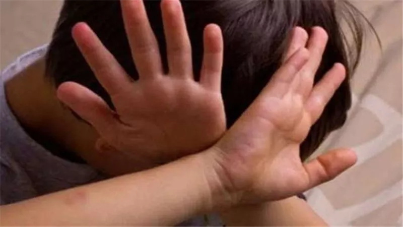 بنت وولدين..المشدد 7 سنوات لميكانيكي هتك عرض أطفاله الثلاثة بأبو النمرس