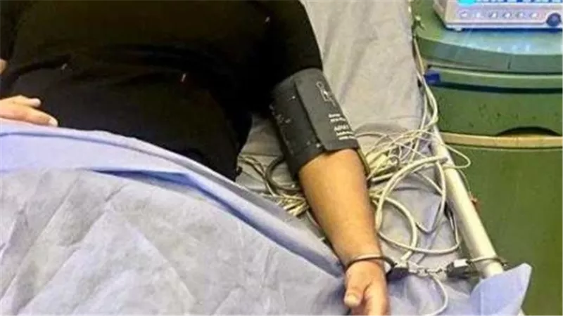معركة داخل غرفة الطوارئ.. التفاصيل الكاملة للاعتداء على طبيب القاهرة الجديدة واتهامه بالتحرش
