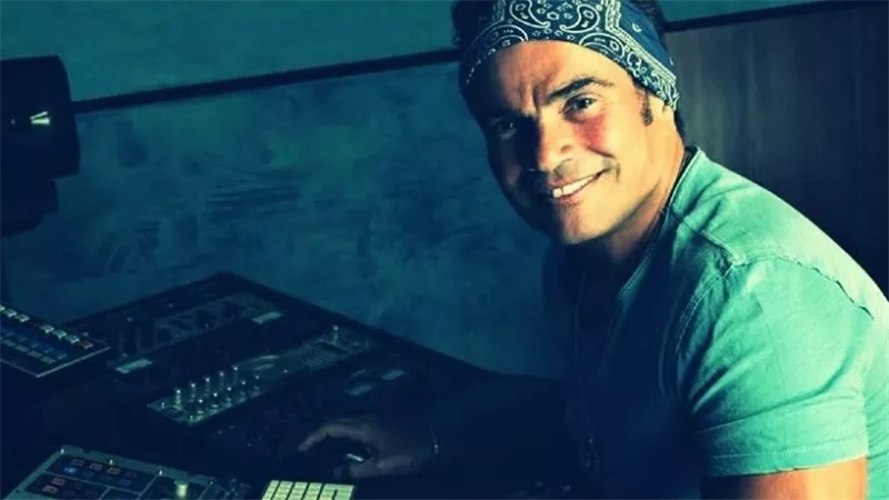 يقصد مين؟.. عمرو دياب يثير حيرة الجمهور بـ اللي يمشي يمشي