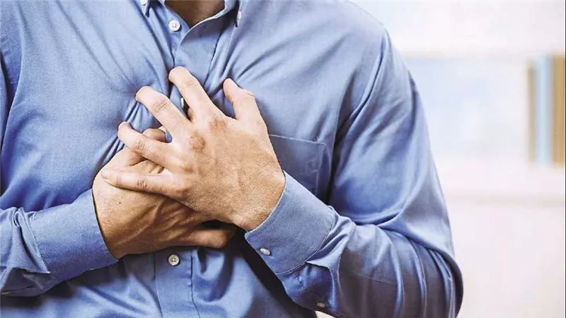 الشعر وملامح الوجه.. علامات غير متوقعة قد تكشف الإصابة بمرض قاتل