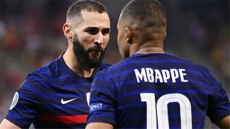 هذا ليس وقت الحديث عن الأشياء الصغيرة.. بنزيما يسخر من مبابي بسبب ريال مدريد
