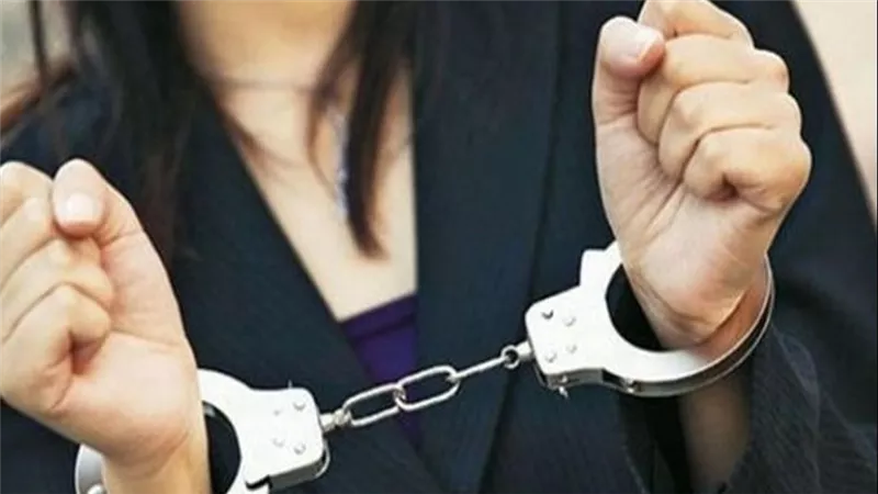 كانت طايرة بالعربية.. تفاصيل ضبط سيدة صدمت شخصا وهربت بمصر الجديدة