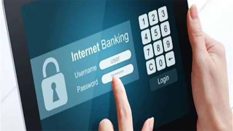 السحب من الصراف الآلي في المقدمة.. فرض رسوم وعمولات على 7 خدمات مصرفية بدءا من هذا التوقيت
