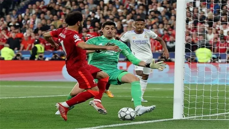 لا أصدق ذلك.. كورتوا يعلق على تصدياته أمام محمد صلاح 