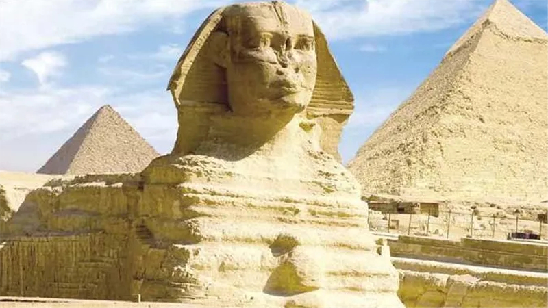 لغز ومدينة مفقودة.. كبير الأثريين يكشف أسباب تطوّر أزمة أبو الهول