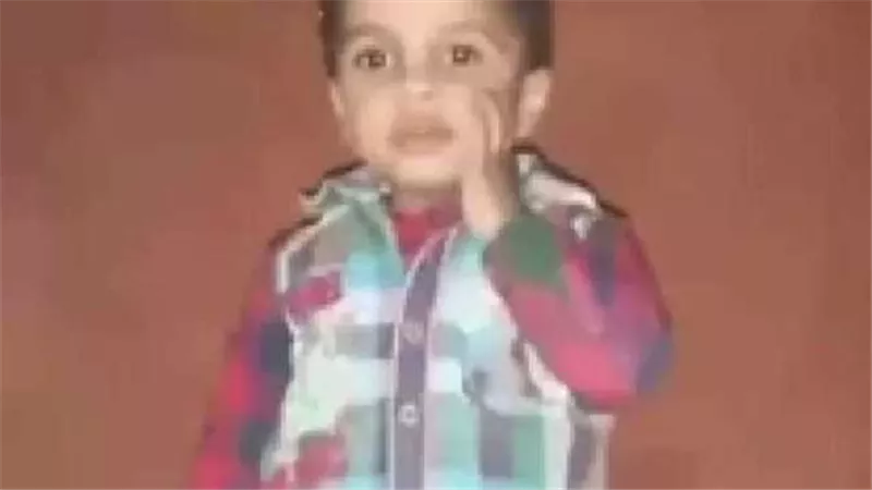 كنت بأدبه.. أب يقتل نجله الطفل بسبب اللعب في الشارع 